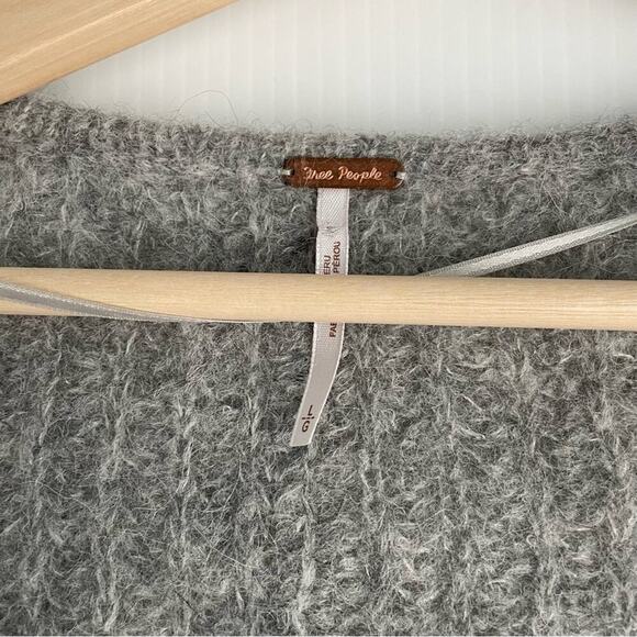 Free People Moonbeam long sleeve v-neck slouchy ribbed knit pullover sweater Lg - Picture 3 of 7